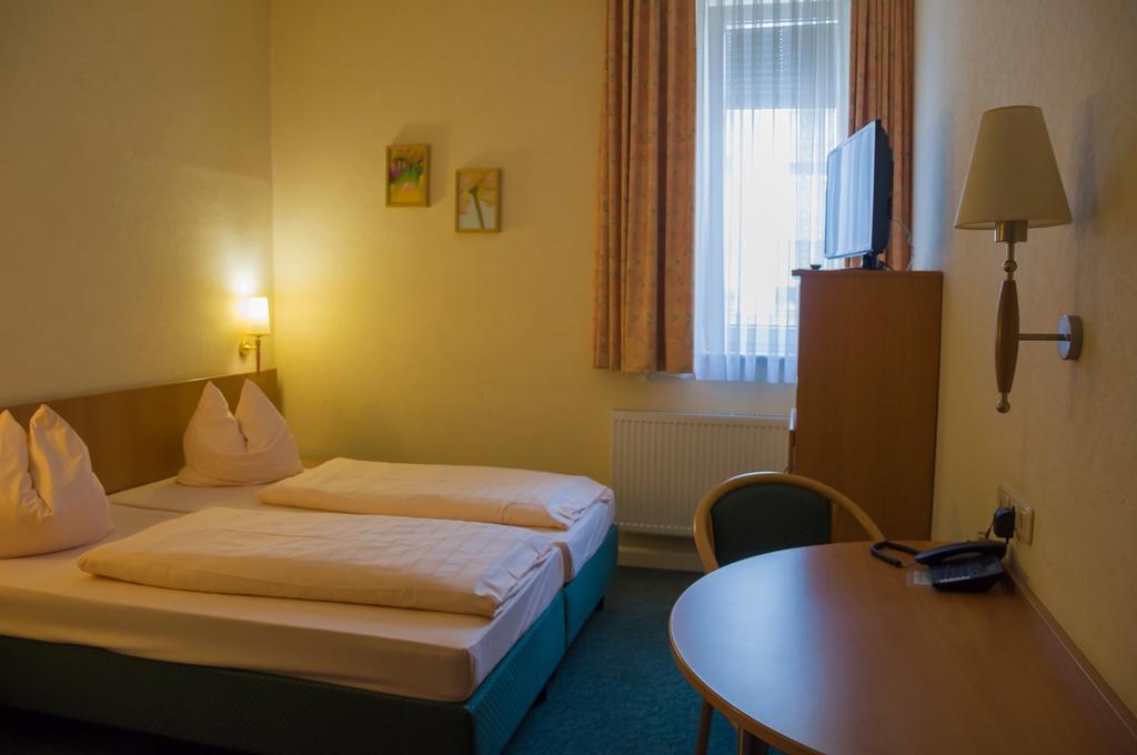Domizil Alte Post Hotel Püttlingen Eksteriør billede